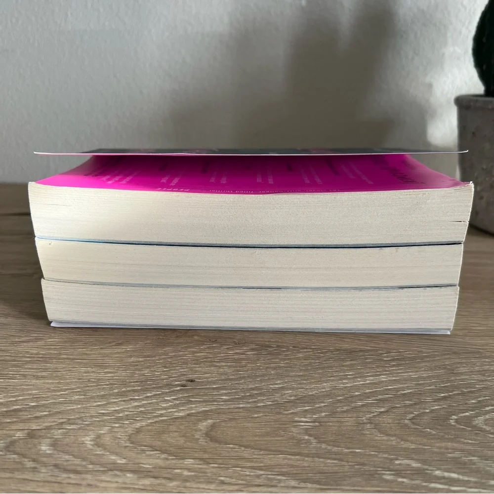 Lucy Foley Thriller Bundle 3 PB The Guest List Hunting Party Paris Apt - Picture 11 of 12